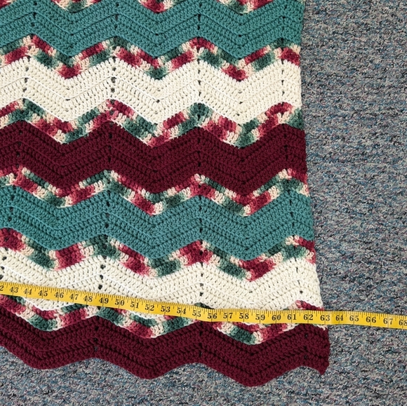 Vintage Handmade Zig Zag Large Afghan Blanket Throw Maroon Red Green Christmas - Picture 5 of 6